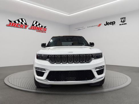 Used 2024 Jeep Grand Cherokee Summit AWD/4WD image 12