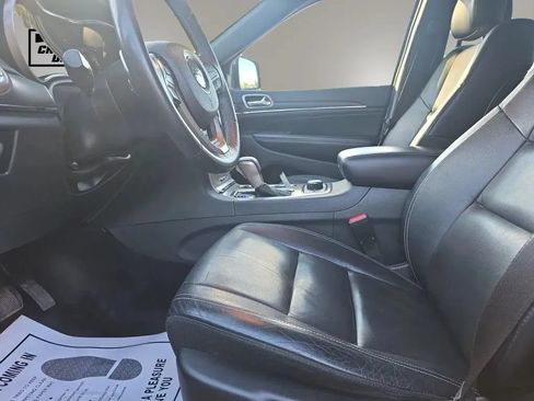 Used 2017 Jeep Grand Cherokee Limited AWD/4WD image 9