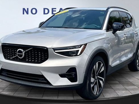 Used 2023 Volvo XC40 B4 Ultimate w/ Protection Package Premier FWD image 1