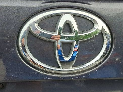 Used 2022 Toyota RAV4 LE AWD/4WD image 9