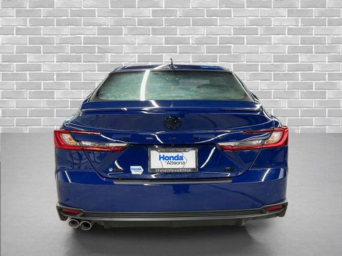 Used 2025 Toyota Camry SE image 4