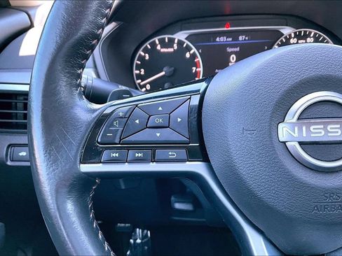 Used 2023 Nissan Altima 2.5 SR FWD image 11