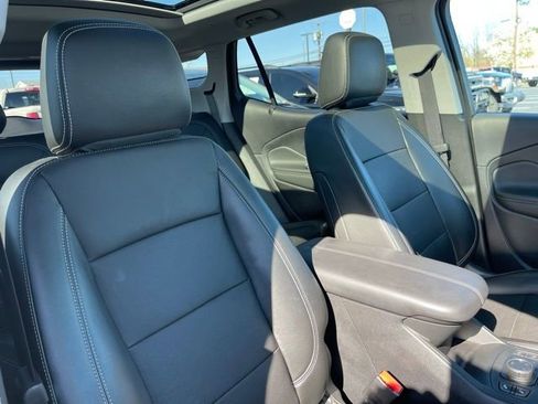 Used 2023 GMC Terrain SLT w/ Infotainment Package II image 15