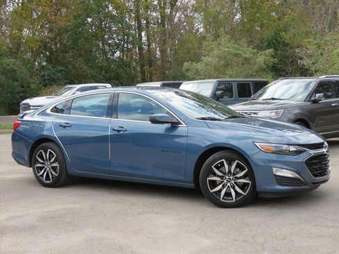 Used 2025 Chevrolet Malibu RS w/ LPO, Floor Liner Package image 2