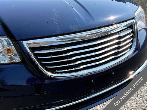 Used 2015 Chrysler Town & Country Touring FWD image 24