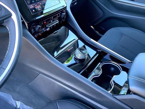 Certified 2023 Jeep Grand Cherokee Laredo w/ Luxury Tech Group I image 15