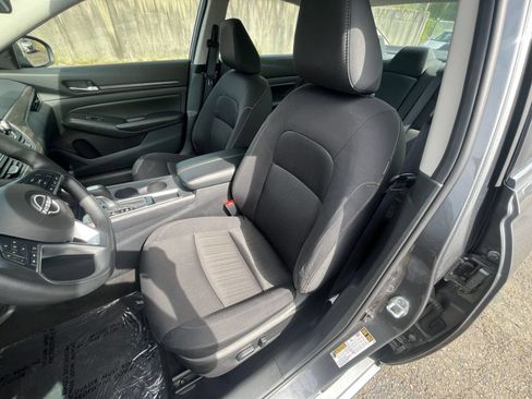 Used 2025 Nissan Altima 2.5 SV FWD image 36