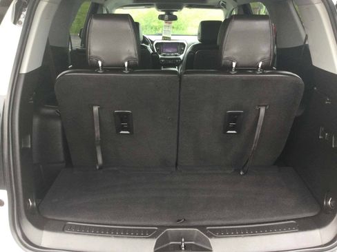 Used 2021 GMC Acadia SLT w/ Trailering Package image 11