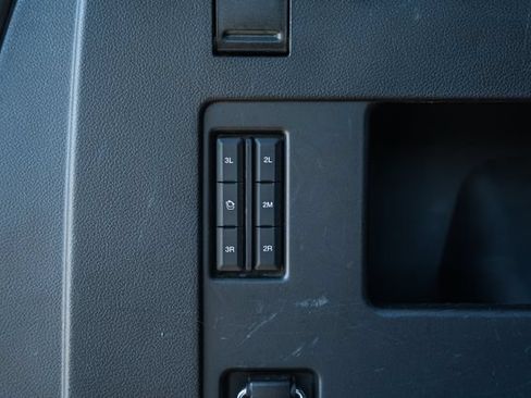 Used 2018 Ford Expedition XLT w/ Equipment Group 202A AWD/4WD image 14