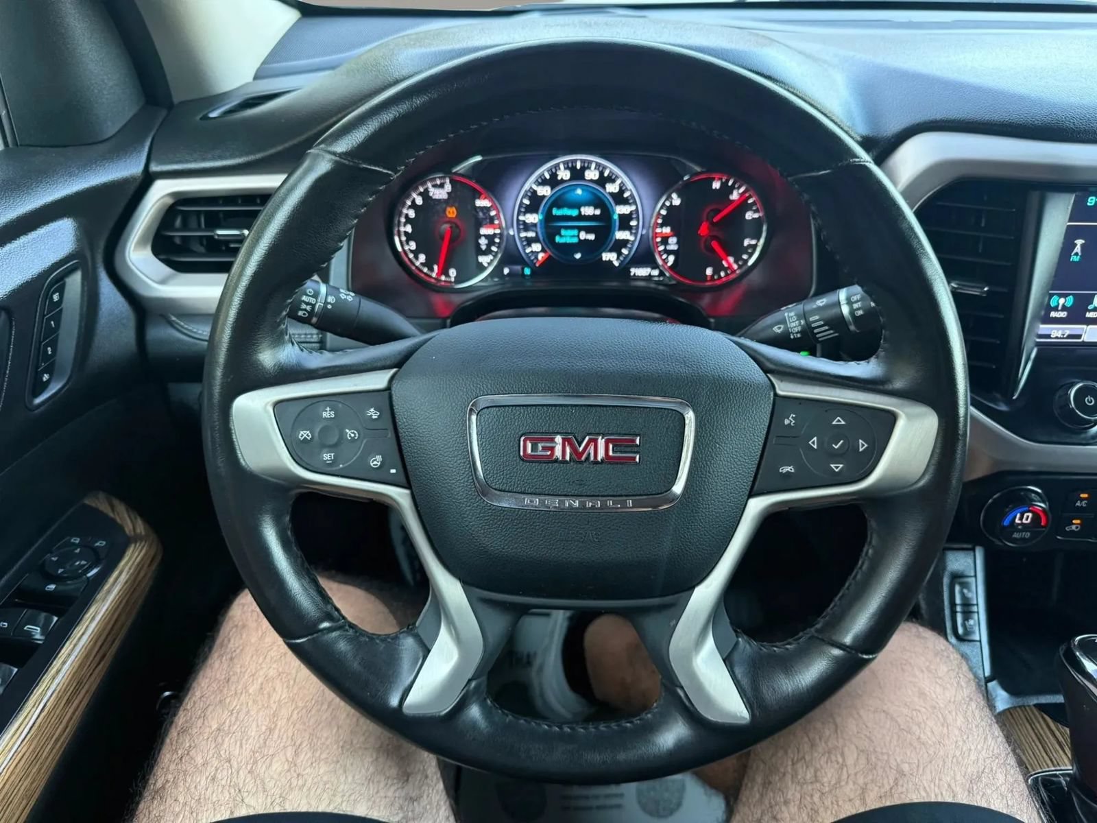 Used 2019 GMC Acadia Denali w/ Technology Package FWD image 37