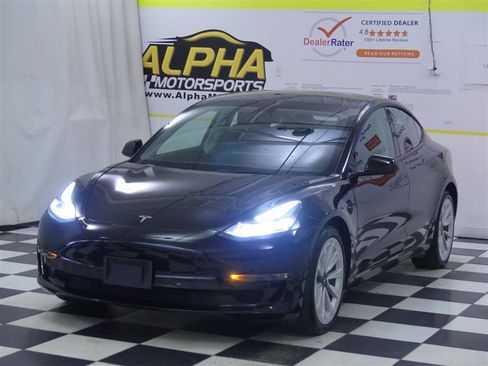 Used 2023 Tesla Model 3 Standard Range image 3