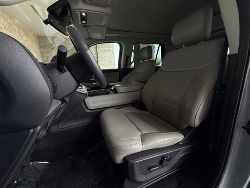 Used 2025 Ford Expedition Active AWD/4WD image 6