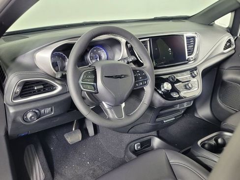 New 2026 Chrysler Pacifica Select image 14