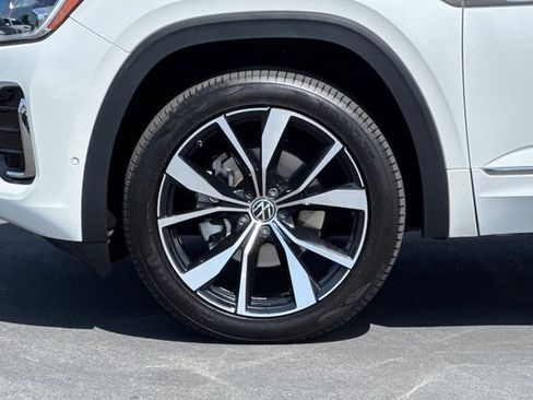 Used 2024 Volkswagen Atlas SEL Premium R-Line AWD/4WD image 32