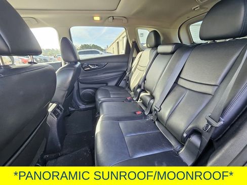 Used 2018 Nissan Rogue SL w/ Premium Package image 17