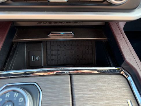 Used 2024 Ford Expedition Limited image 36