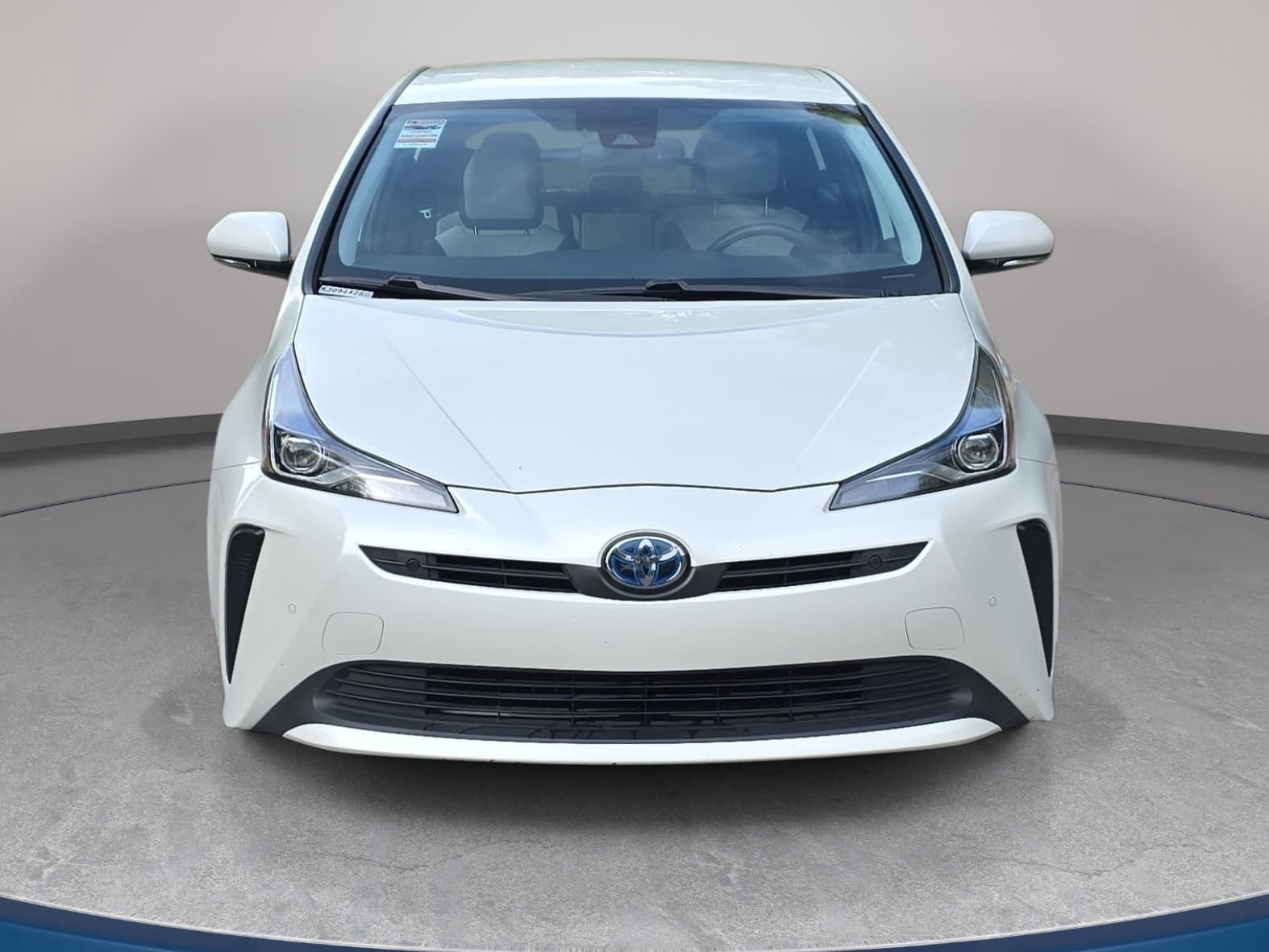 Used 2019 Toyota Prius XLE FWD image 2