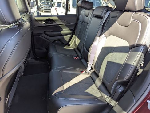 New 2025 Jeep Grand Cherokee Altitude AWD/4WD image 30