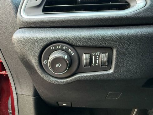 Used 2018 Chrysler Pacifica Touring-L w/ Premium Audio Group image 16