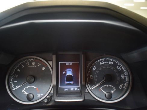 Used 2019 Toyota Tacoma TRD Off-Road w/ Technology Package AWD/4WD image 32
