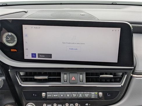 Certified 2023 Lexus ES 300h w/ Premium Package image 17