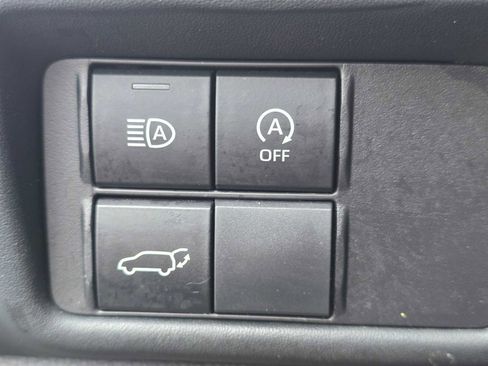 Used 2023 Toyota Highlander LE AWD/4WD image 28