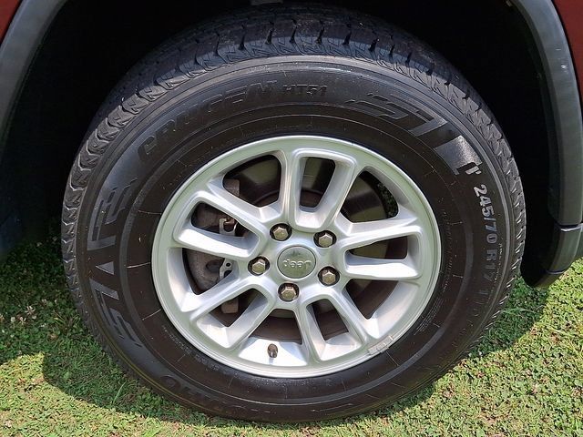 Used 2020 Jeep Grand Cherokee Laredo AWD/4WD image 8