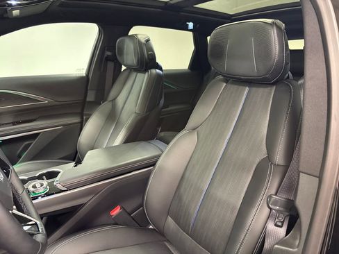 New 2025 Cadillac Lyriq Luxury image 30