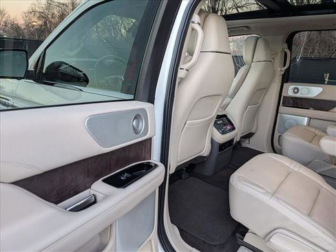 Used 2020 Lincoln Navigator Reserve w/ Luxury Package image 29