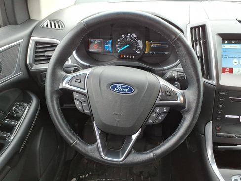 Used 2018 Ford Edge Titanium image 23