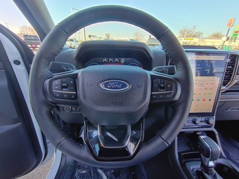 New 2025 Ford Ranger Lariat w/ Black Appearance Package AWD/4WD image 17
