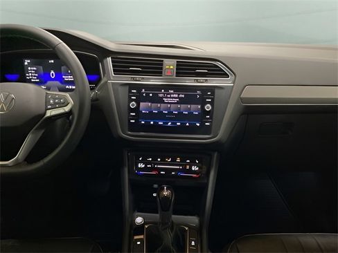 Used 2022 Volkswagen Tiguan SE image 13