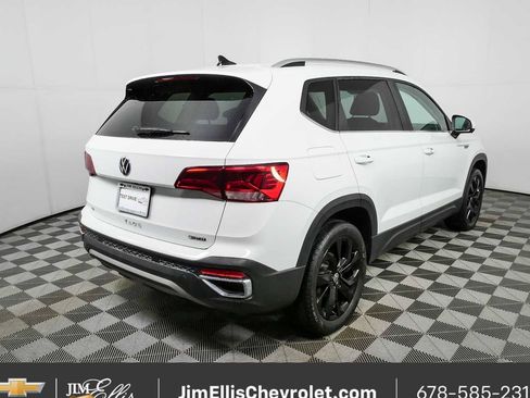 Used 2022 Volkswagen Taos SE AWD/4WD image 3