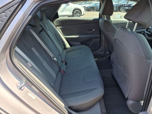 Used 2025 Hyundai Elantra SEL FWD image 19