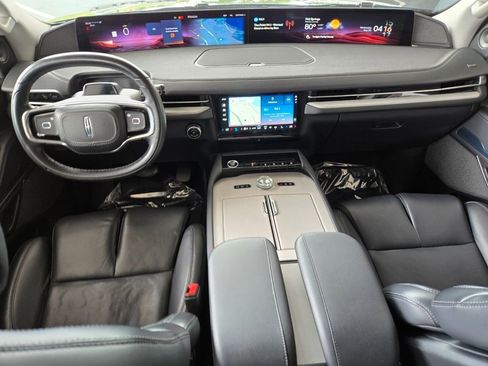 Used 2025 Lincoln Navigator Reserve AWD/4WD image 13