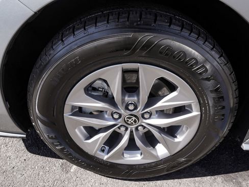 Used 2023 Toyota Sienna LE image 8