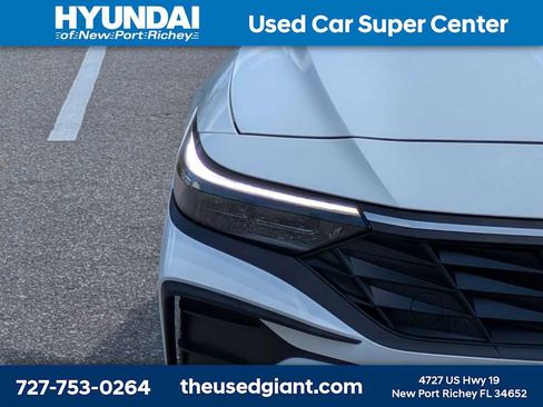 Used 2025 Hyundai Elantra Sport FWD image 9