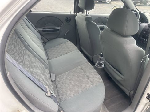 Used 2005 Chevrolet Aveo LS FWD image 9