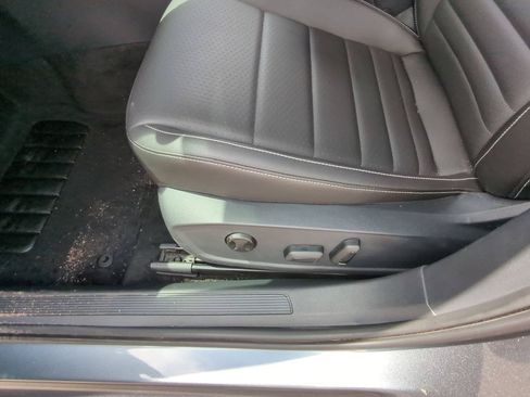 Used 2023 Volkswagen Jetta SE w/ Panoramic Sunroof Package FWD image 19