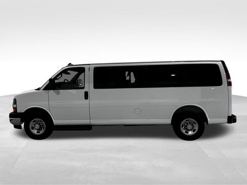 Used 2025 Chevrolet Express 3500 LT w/ LT Preferred Equipment Group RWD image 8