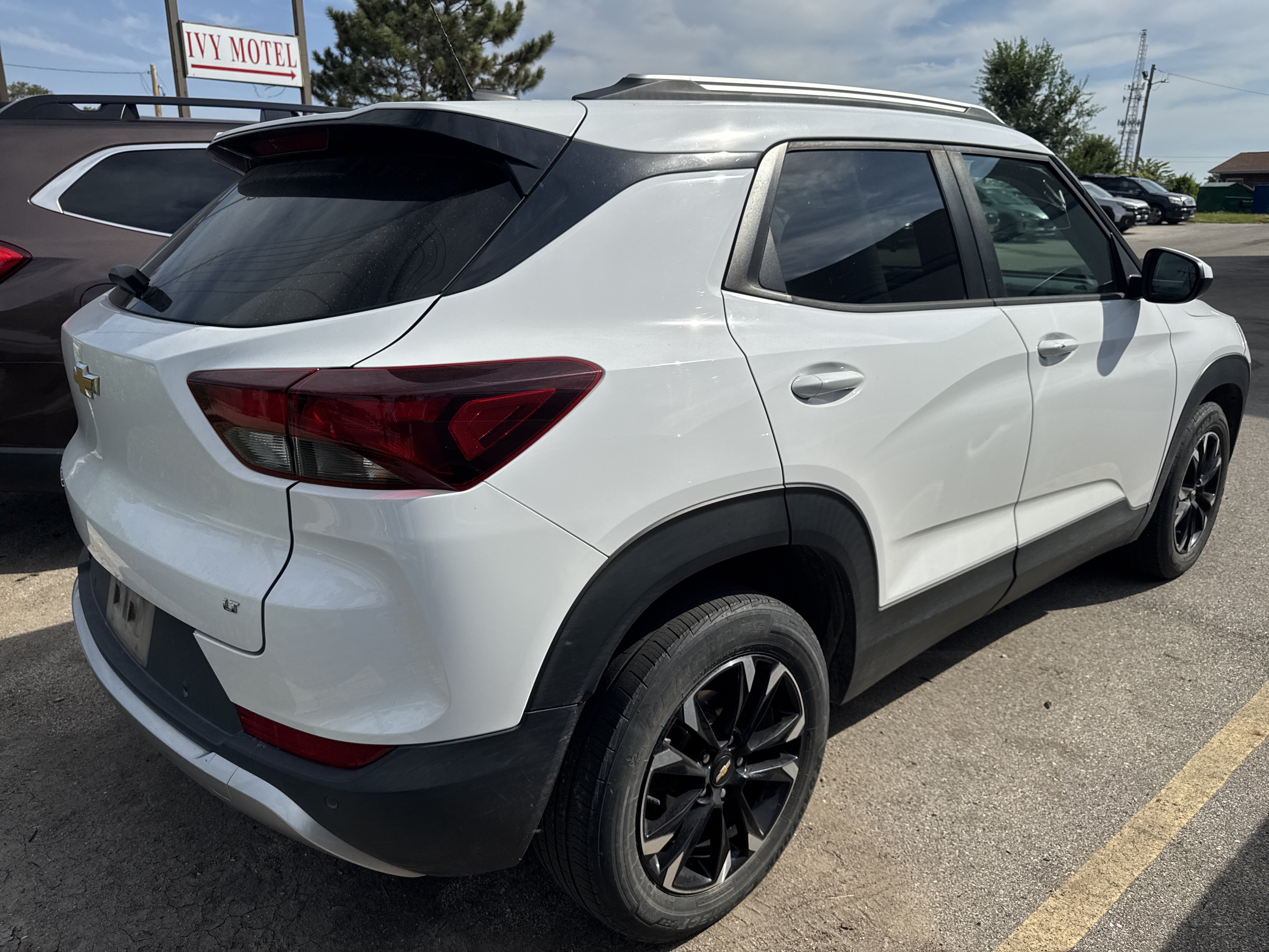 Used 2021 Chevrolet TrailBlazer LT w/ Convenience Package FWD image 4