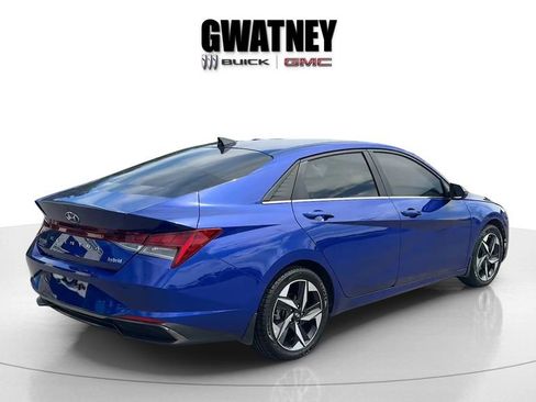 Used 2023 Hyundai Elantra Limited w/ Winter Weather Package FWD image 3
