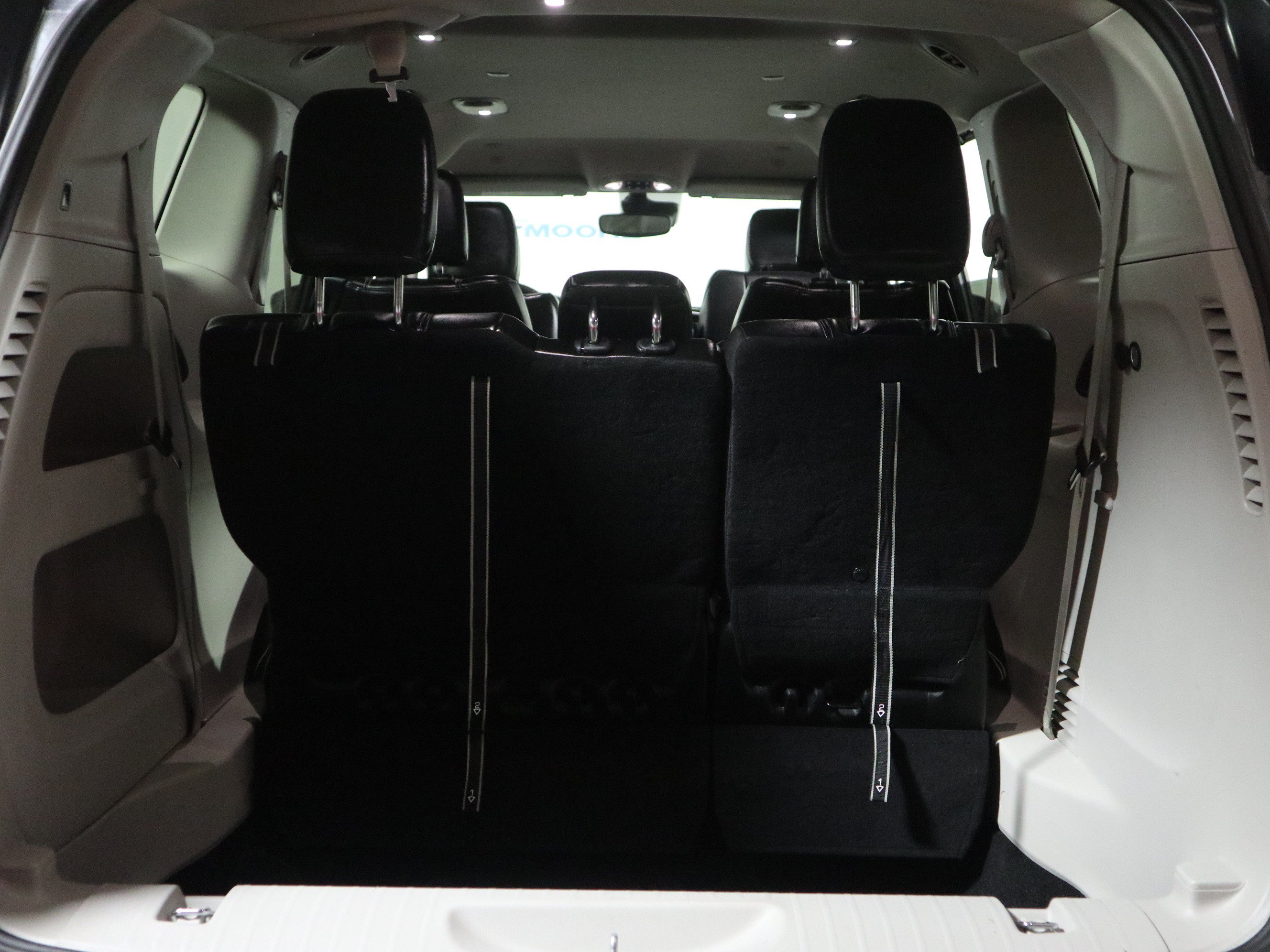 Used 2024 Chrysler Pacifica Touring-L FWD image 8