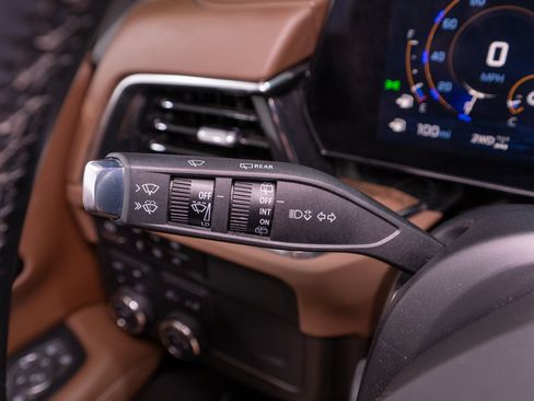 Used 2025 Chevrolet Tahoe High Country w/ LPO, Illumination Package AWD/4WD image 29