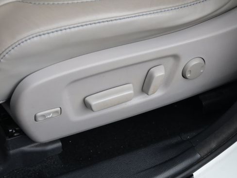 Used 2018 Toyota Highlander XLE FWD image 33
