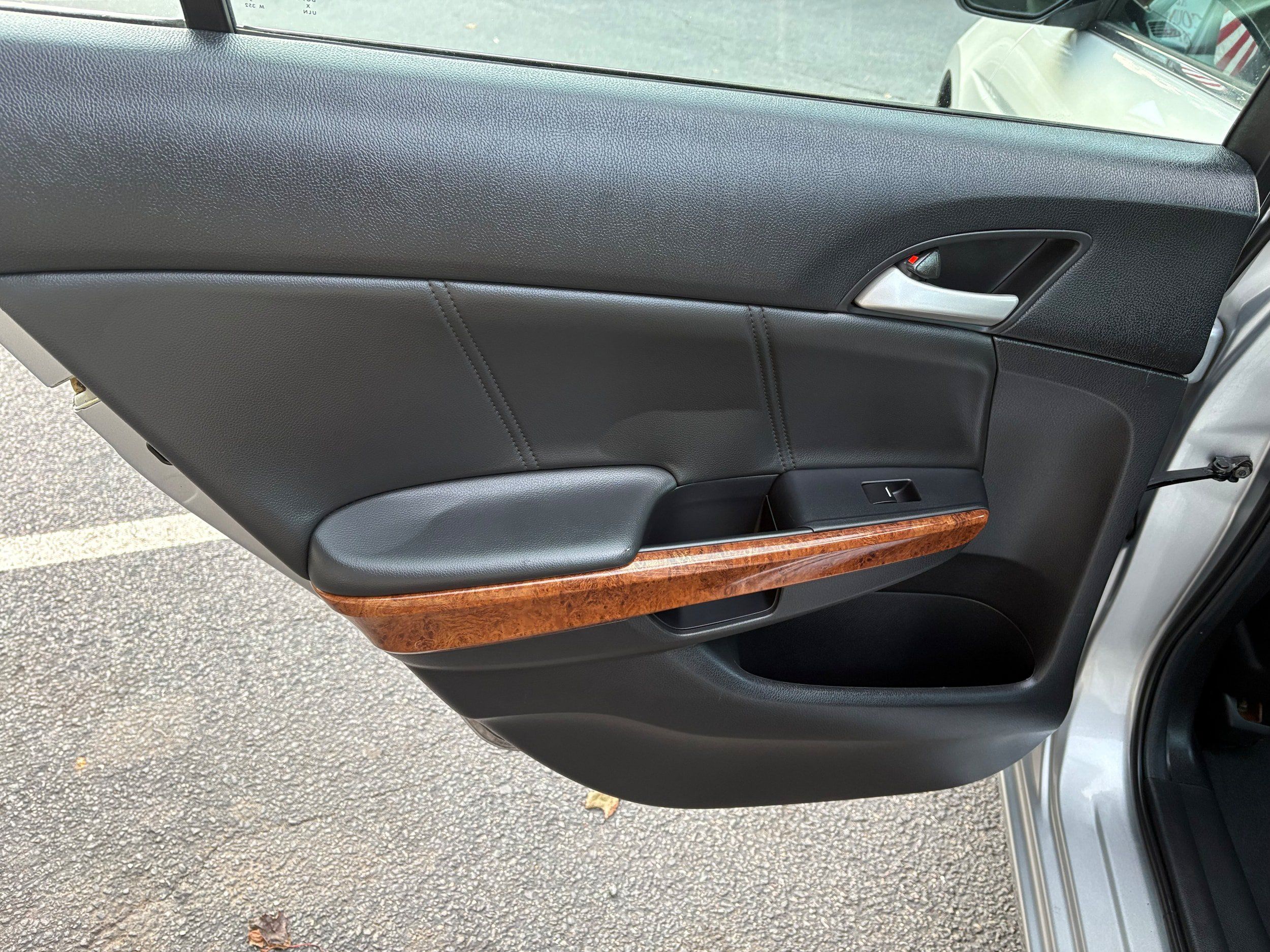 Used 2011 Honda Accord EX-L image 21