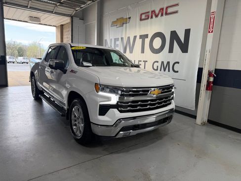 Used 2023 Chevrolet Silverado 1500 LTZ w/ LTZ Convenience Package II AWD/4WD image 2