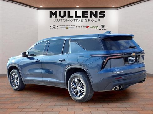 Used 2024 Chevrolet Traverse LS image 7
