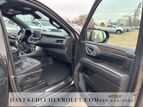 Used 2021 Chevrolet Suburban LT w/ Luxury Package image 27