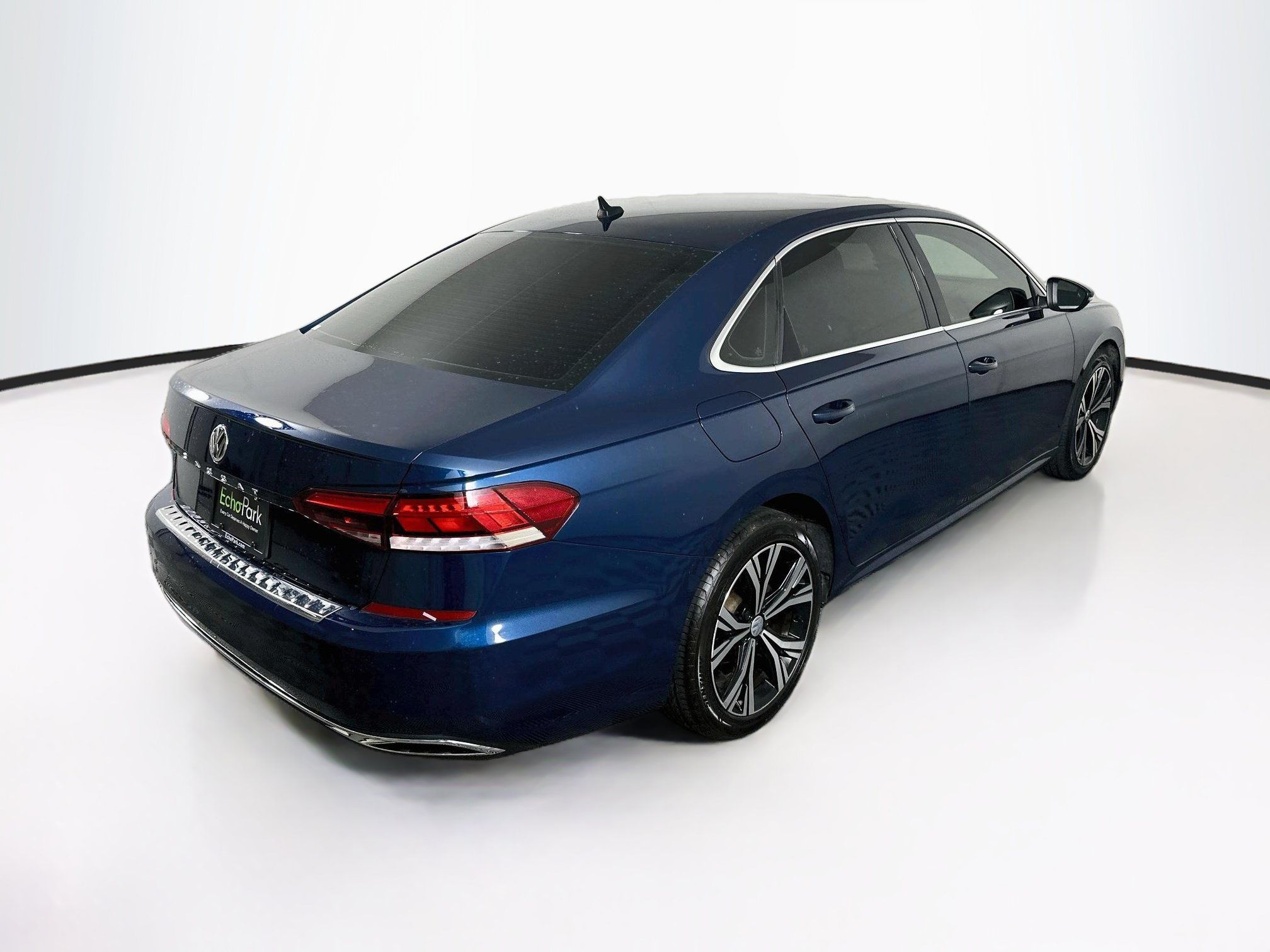 Used 2021 Volkswagen Passat 2.0T SE FWD image 9
